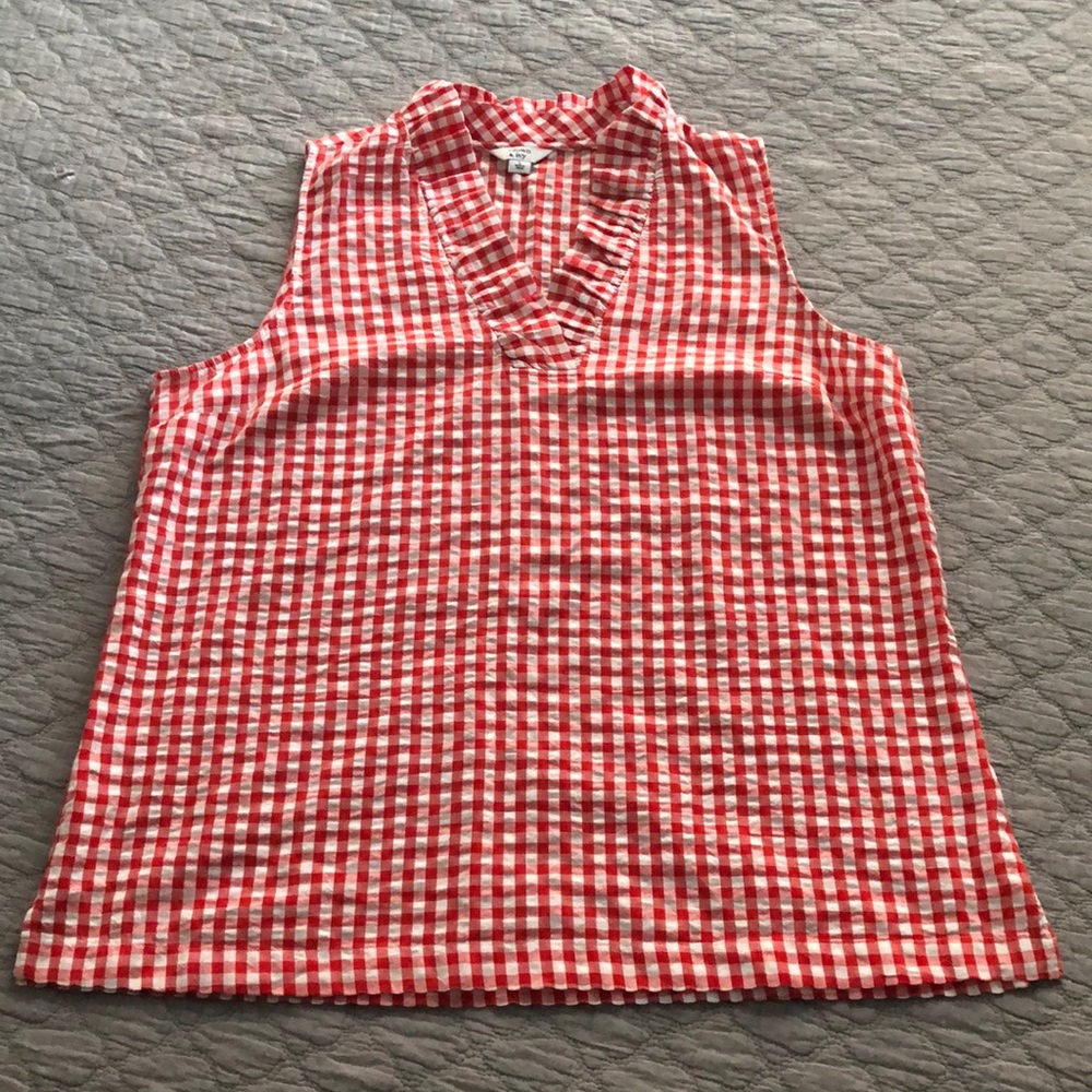 Crown and Ivy sleeveless blouse